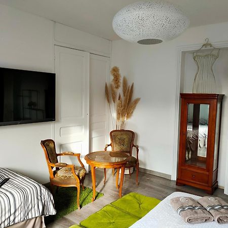 A La Villa Perroy Les Chambres Sont Spacieuses Et Les Petit-Dejeuners Offerts ダンケルク エクステリア 写真