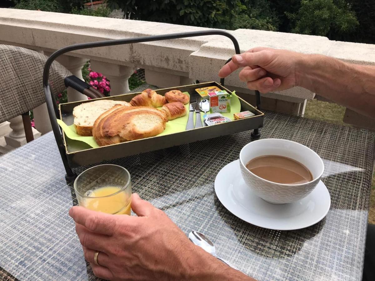A La Villa Perroy Les Chambres Sont Spacieuses Et Les Petit-Dejeuners Offerts ダンケルク エクステリア 写真